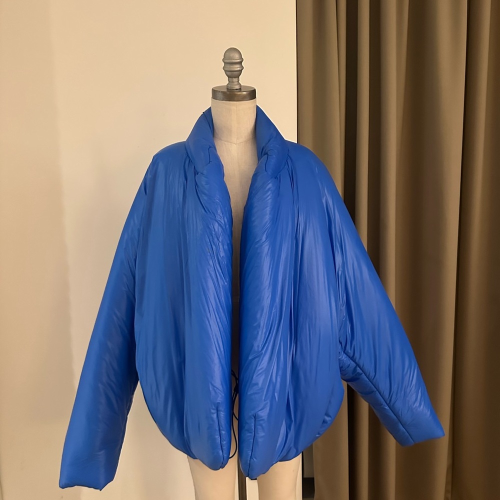 Gap × Yeezy Blue Round Puffer – Kenya Limited Edition (Very Rare!)